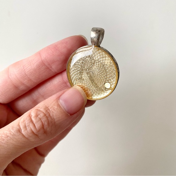 Letter “R” Initial Necklace Keychain Resin Pendant - Picture 8 of 9